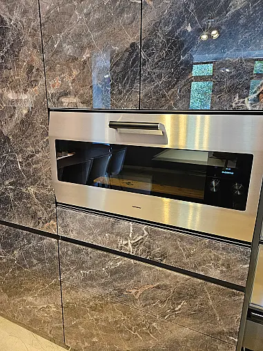 Hochschrankzeile Glas Marmor-Optik mit Luxus Gaggenau-Geräten