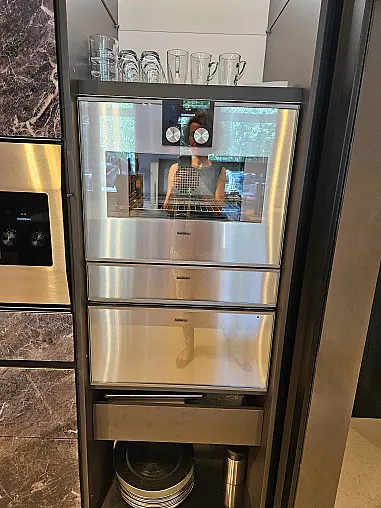 Hochschrankzeile Glas Marmor-Optik mit Luxus Gaggenau-Geräten