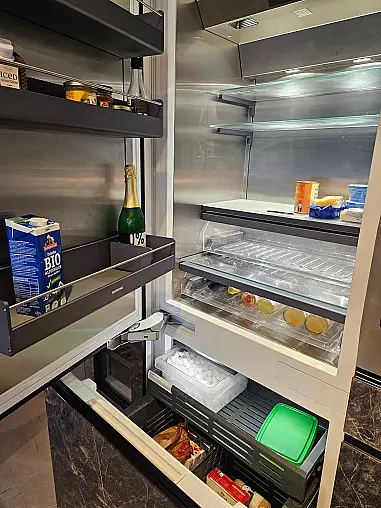 Hochschrankzeile Glas Marmor-Optik mit Luxus Gaggenau-Geräten