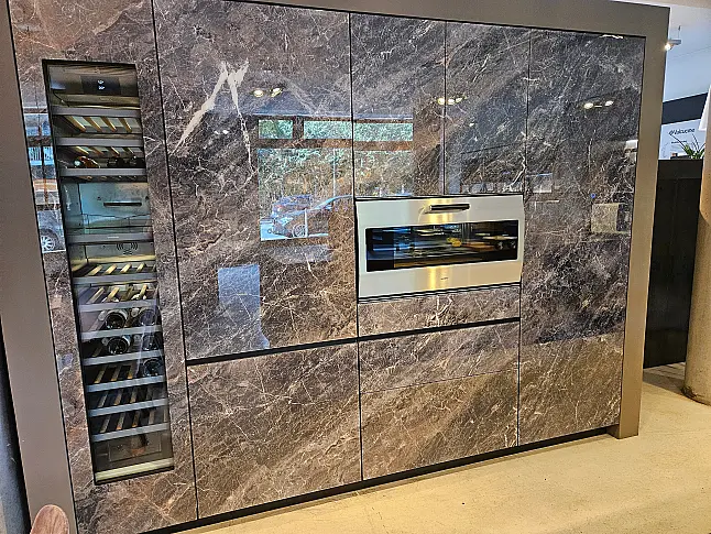 Hochschrankzeile Glas Marmor-Optik mit Luxus Gaggenau-Geräten