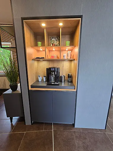 hochwertige Design- Küchenzeile und Alteiche natur Arbeitsplatte