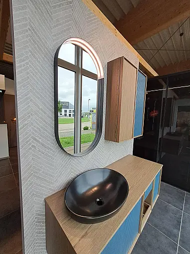 Badmöbel in Holzfurnier Noce Canaletto und Glas Plissé Azzurrette