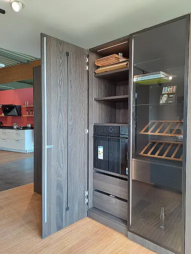 Exklusive Designküche mit charakterstarker Materialkomposition