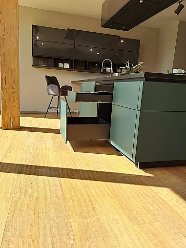 Exklusive Designküche mit charakterstarker Materialkomposition