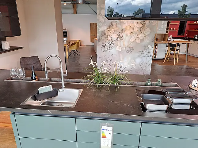 Exklusive Designküche mit charakterstarker Materialkomposition