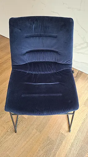 mit schwarzem Gestell