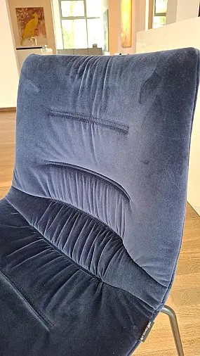 mit schwarzem Gestell