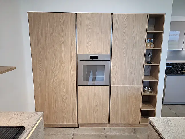 moderne Grifflosküche mit Highendgeräten