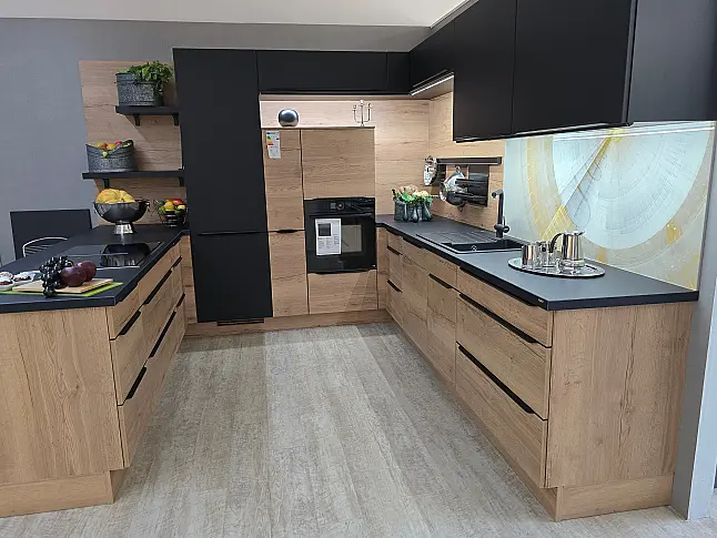 U-KÜCHE IN MODERNEM DESIGN