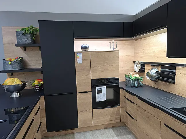 U-KÜCHE IN MODERNEM DESIGN