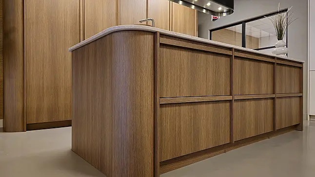 Luxe Japandi keuken met ronde vormen