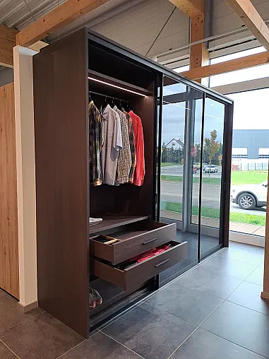 Schiebetürenschrank