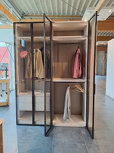 Drehtürenschrank