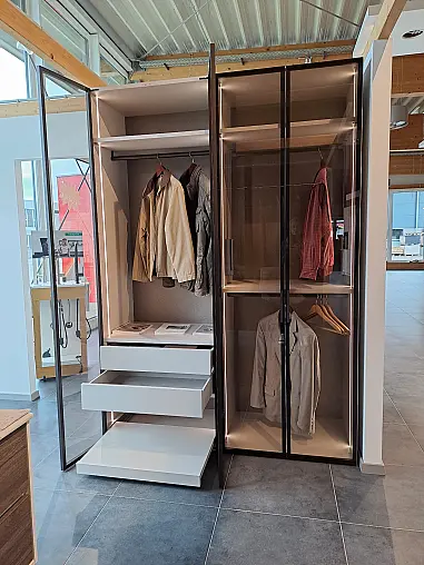 Drehtürenschrank