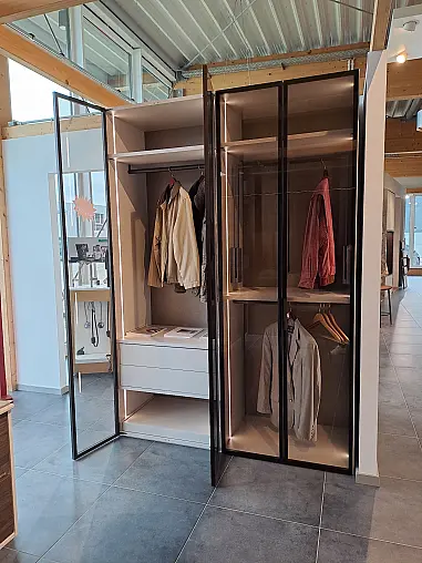 Drehtürenschrank