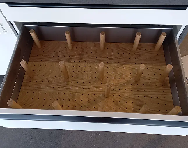 Moderne Einbauküche zwei Zeilen, Highboard Hochschränke, Tresenplatte