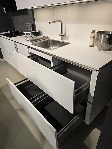 Küche grifflos mit Insel modern