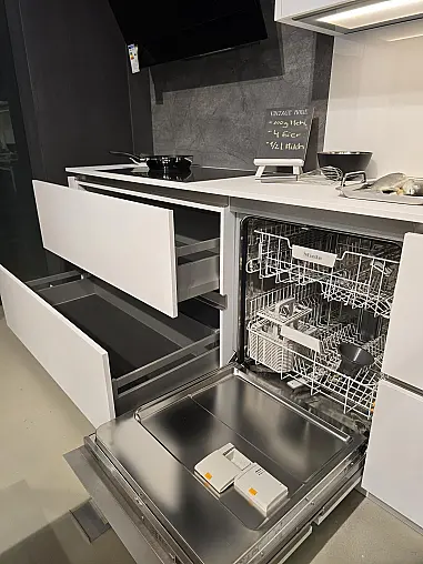 Küche grifflos mit Insel modern