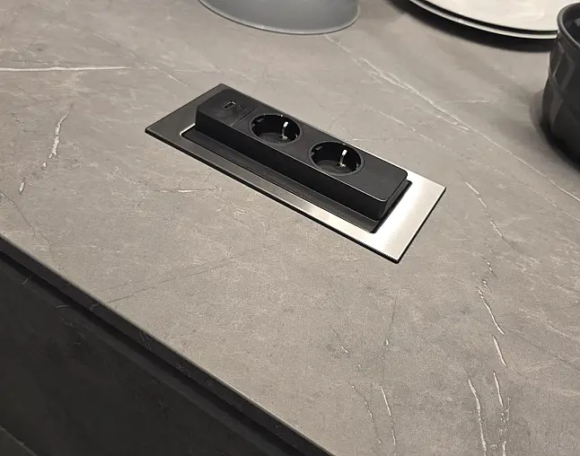Küche grifflos mit Insel modern