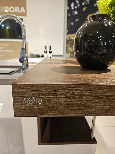 Apéro Küche mit BORA Professional und integrierter Moosrückwand