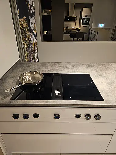 Apéro Küche mit BORA Professional und integrierter Moosrückwand