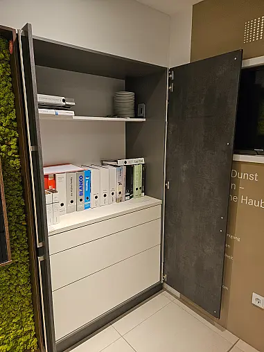 Apéro Küche mit BORA Professional und integrierter Moosrückwand