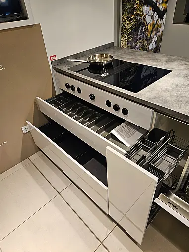 Apéro Küche mit BORA Professional und integrierter Moosrückwand
