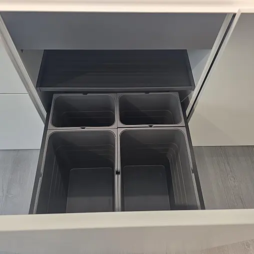 Moderne Design Küche mit Keramikplatte in hochglanz in trendigem weiß