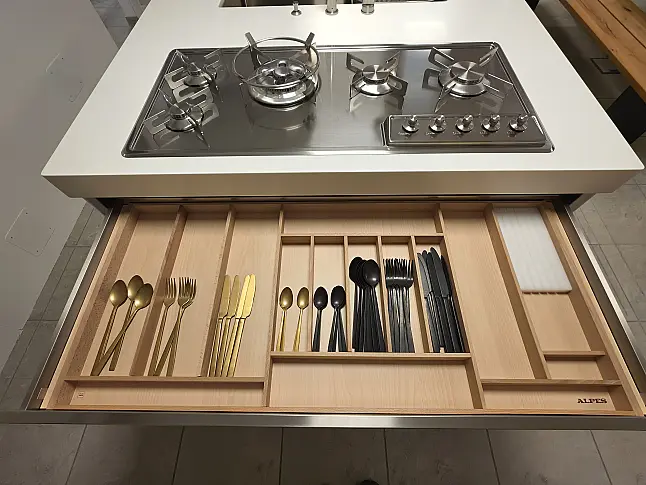 Alpes-Inox Edelstahl Koch - Spül - Insel mit Corian-Arbeitsplatte