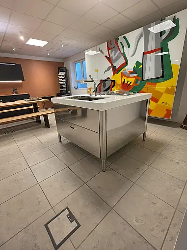 Alpes-Inox Edelstahl Koch - Spül - Insel mit Corian-Arbeitsplatte