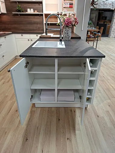moderne Landhausküche mit Insel