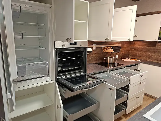 moderne Landhausküche mit Insel