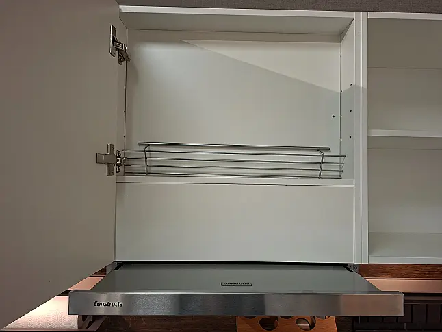 moderne Landhausküche mit Insel