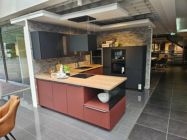 Design Küche mit Griffleisten