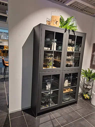 Zeile mit Insel und Vitrine