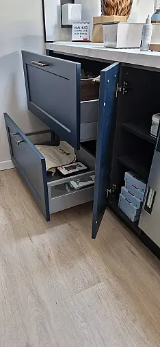 moderne Landhausküche, optional mit glatter Front, alle Fronten kommen NEU!