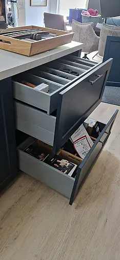 moderne Landhausküche, optional mit glatter Front, alle Fronten kommen NEU!