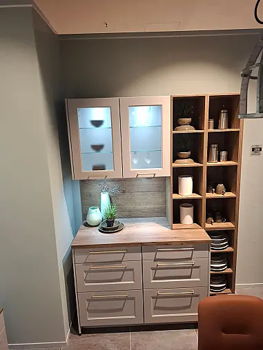 Moderne L-Küche mit integrierter LED-Beleuchtung