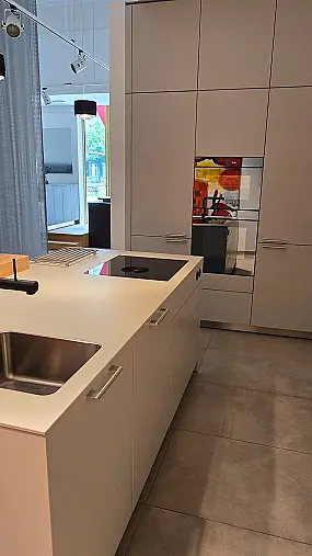 b3 Küche in Kiesel mit Laminat Insel