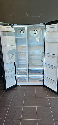 Grundig Kühl-Gefrierkombination mit Eis* (Eiswürfel) für Festwasseranschluß