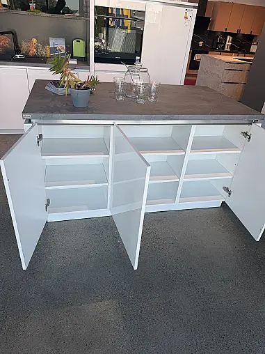 Häcker Concept130 Hochglanzküche – hochwertige Lackierte grifflose Küche