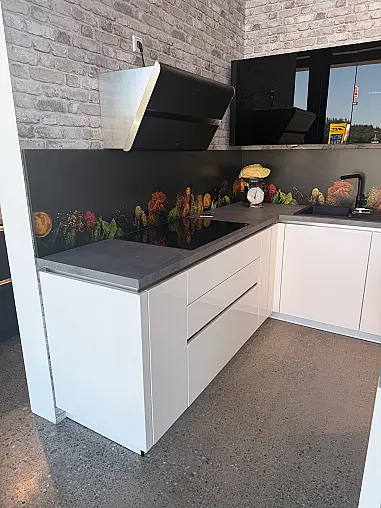 Häcker Concept130 Hochglanzküche – hochwertige Lackierte grifflose Küche