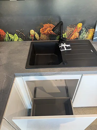 Häcker Concept130 Hochglanzküche – hochwertige Lackierte grifflose Küche