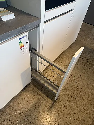 Häcker Concept130 Hochglanzküche – hochwertige Lackierte grifflose Küche