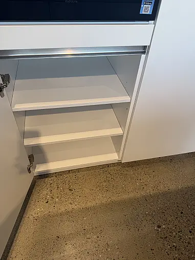 Häcker Concept130 Hochglanzküche – hochwertige Lackierte grifflose Küche