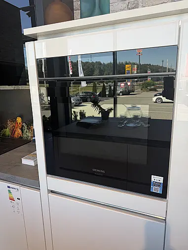 Häcker Concept130 Hochglanzküche – hochwertige Lackierte grifflose Küche
