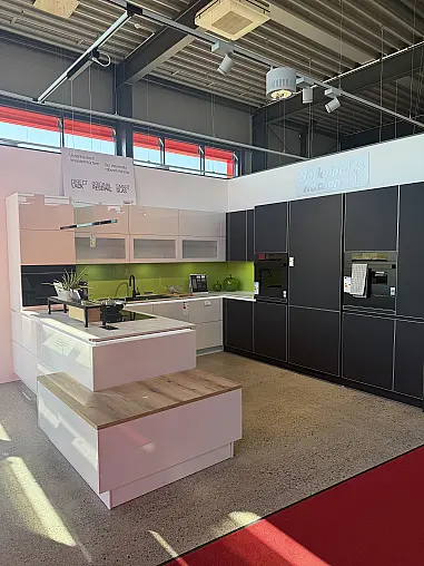 Ballerina Küche mit Dekton APL und hochwertigen Geräten