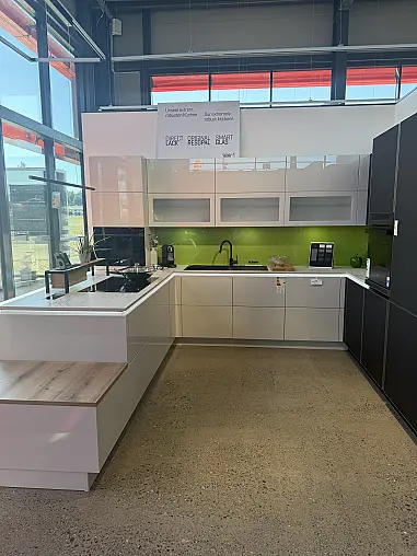 Ballerina Küche mit Dekton APL und hochwertigen Geräten