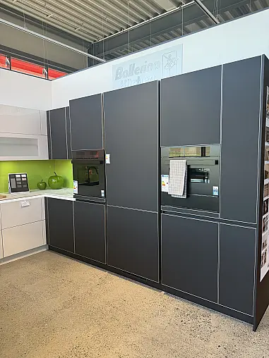 Ballerina Küche mit Dekton APL und hochwertigen Geräten