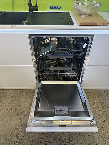 Ballerina Küche mit Dekton APL und hochwertigen Geräten